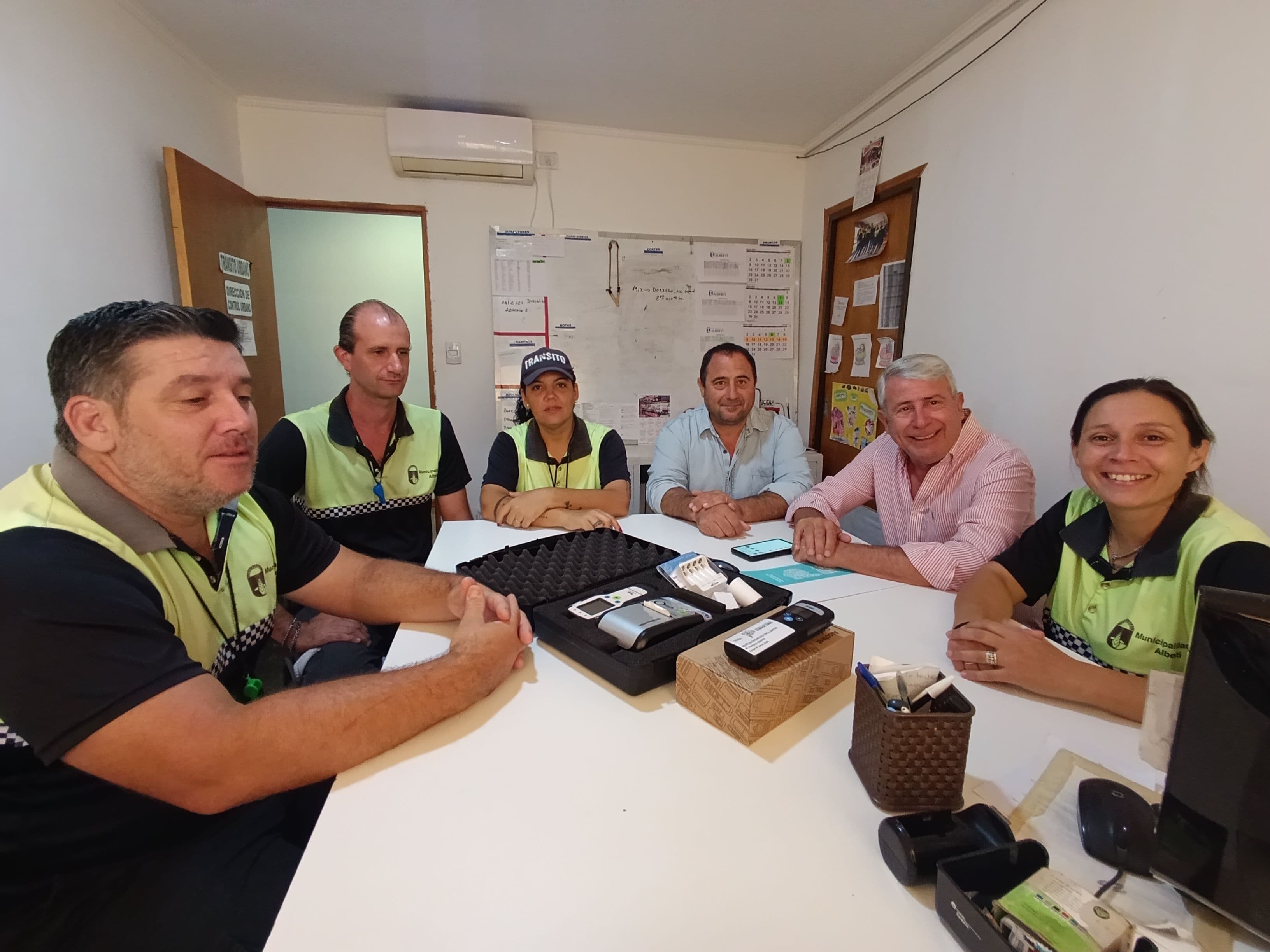 Imagen principal de la noticia ENTREGA DE ALCOHOLÍMETROS Y ALÓMETROS 