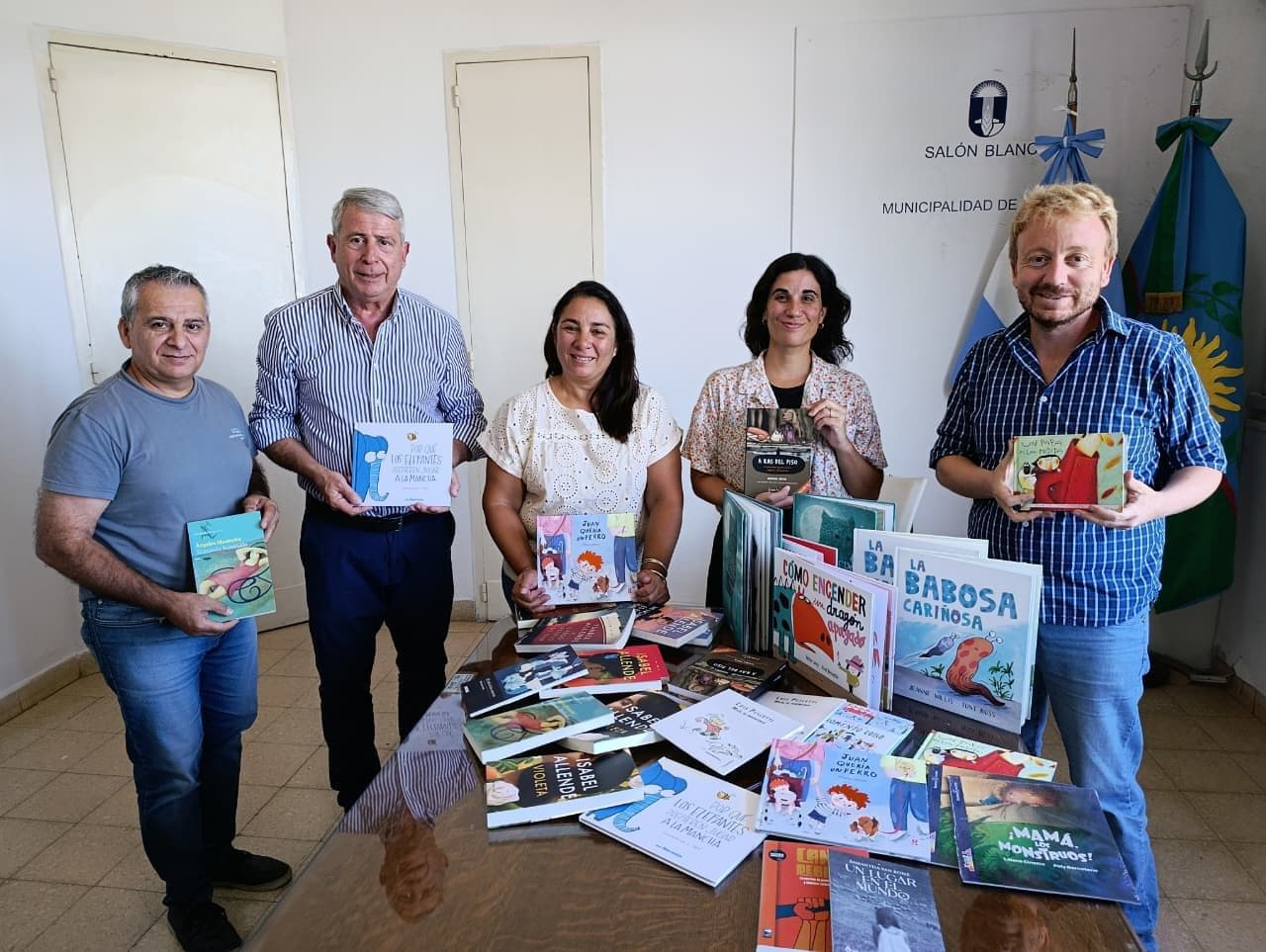 Imagen principal de la noticia COMPRA DE LIBROS PARA BIBLIOTECA “EL OMBÚ”