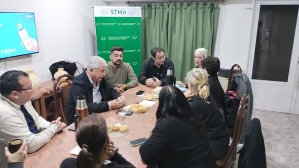 Imagen principal de la noticia CHARLA INFORMATIVA CON TRABAJADORES